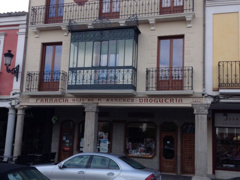 Fachada de farmacia Peñaranda Fachada de farmacia Peñaranda